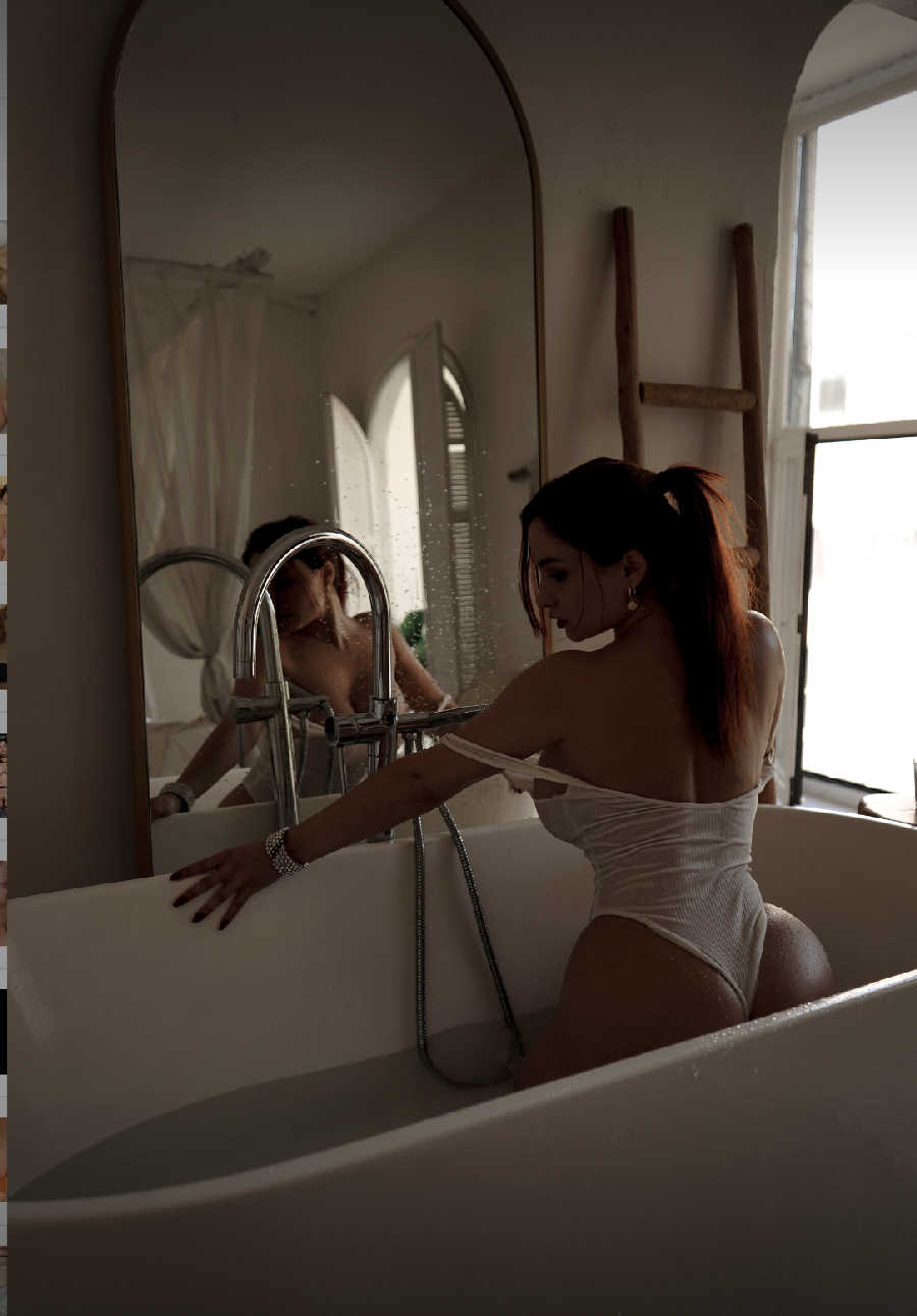 A playful frame from Miranda Faith nude — online in Hailun