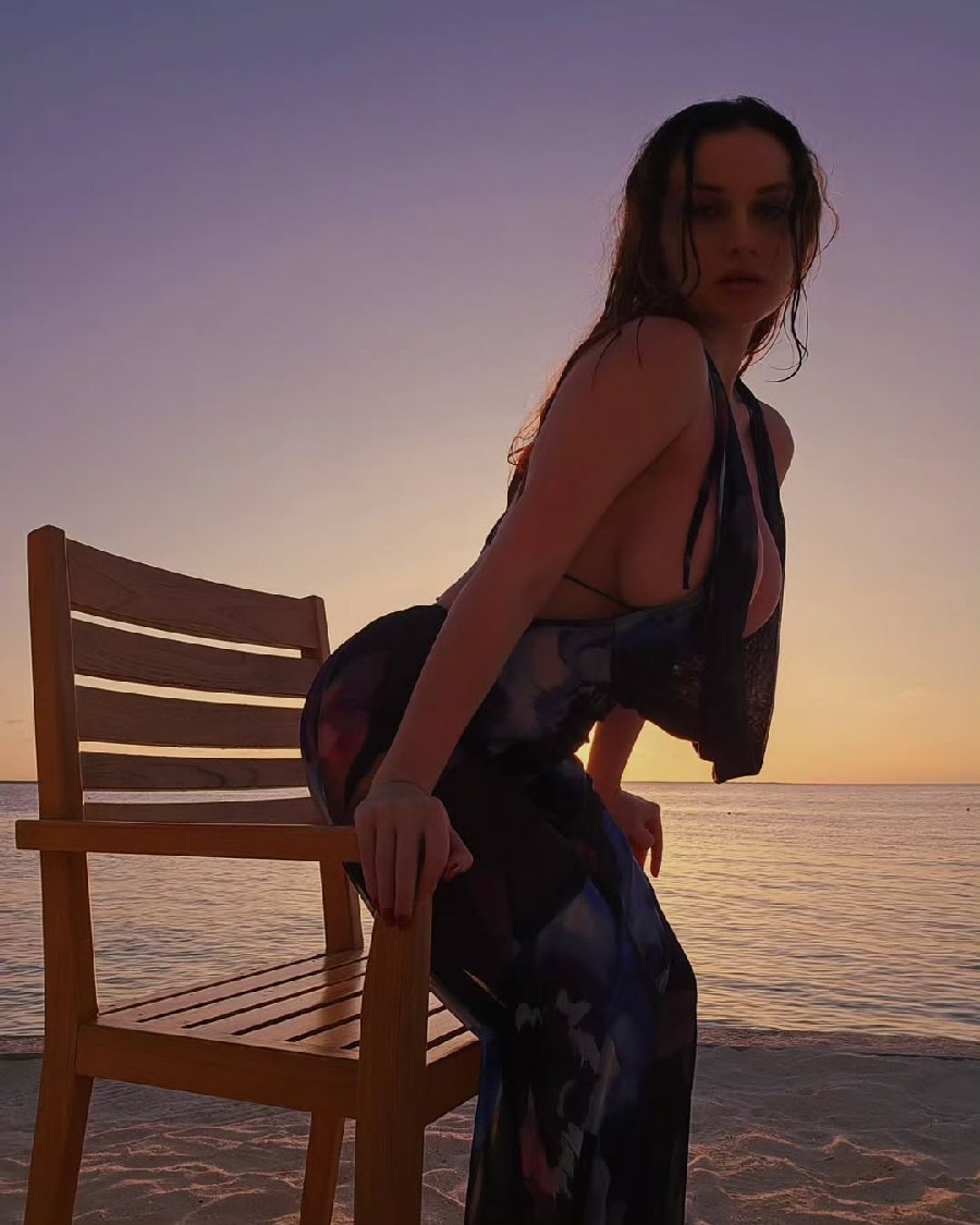 Sexy girl Miranda Faith nude in Hailun