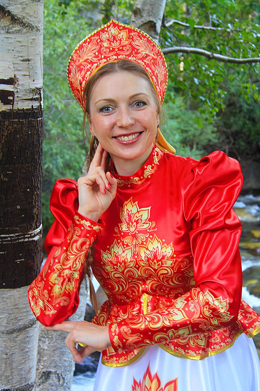Women in Slavic costumes in Hailun