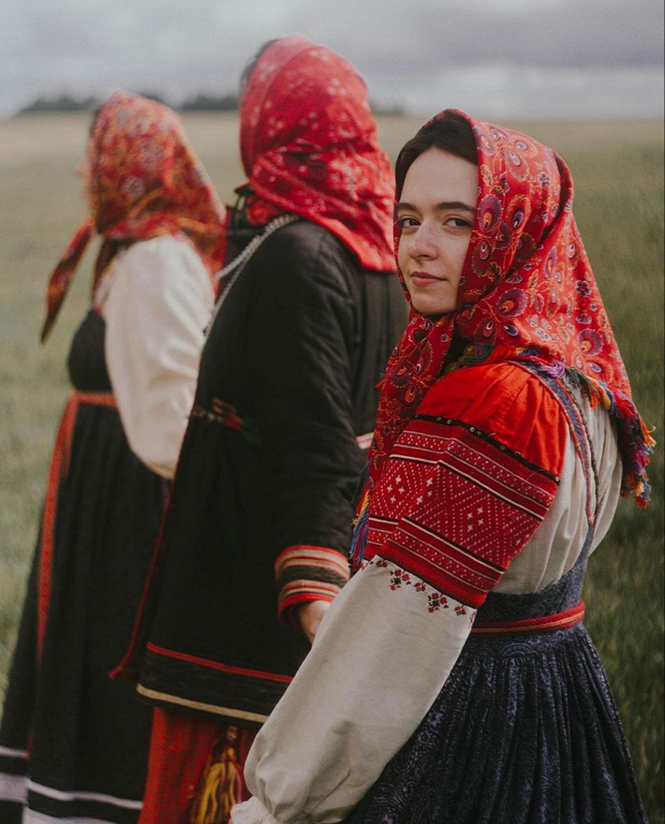 Women in Slavic costumes in Hailun