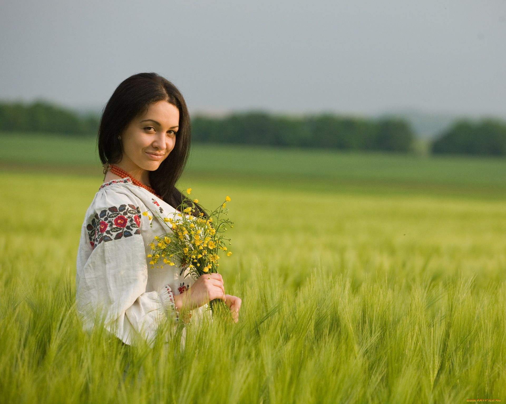 Women in Slavic costumes in Hailun