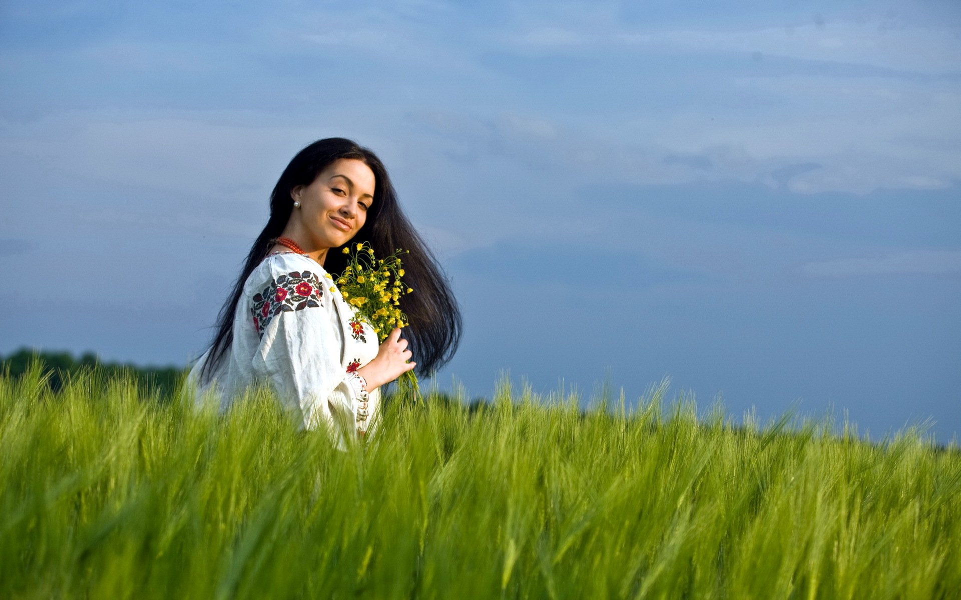Girls in Slavic costumes in Hailun