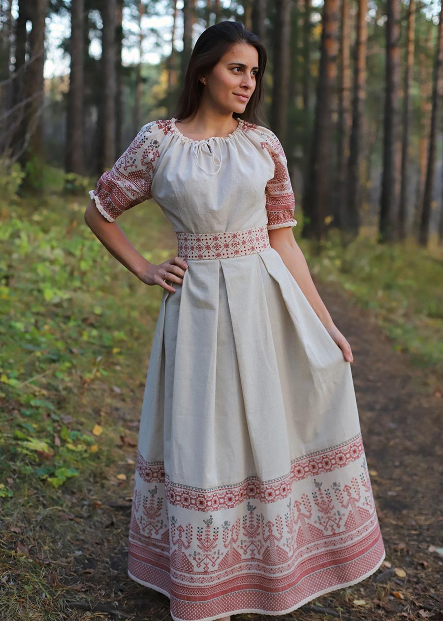 Girls in Slavic costumes in Hailun
