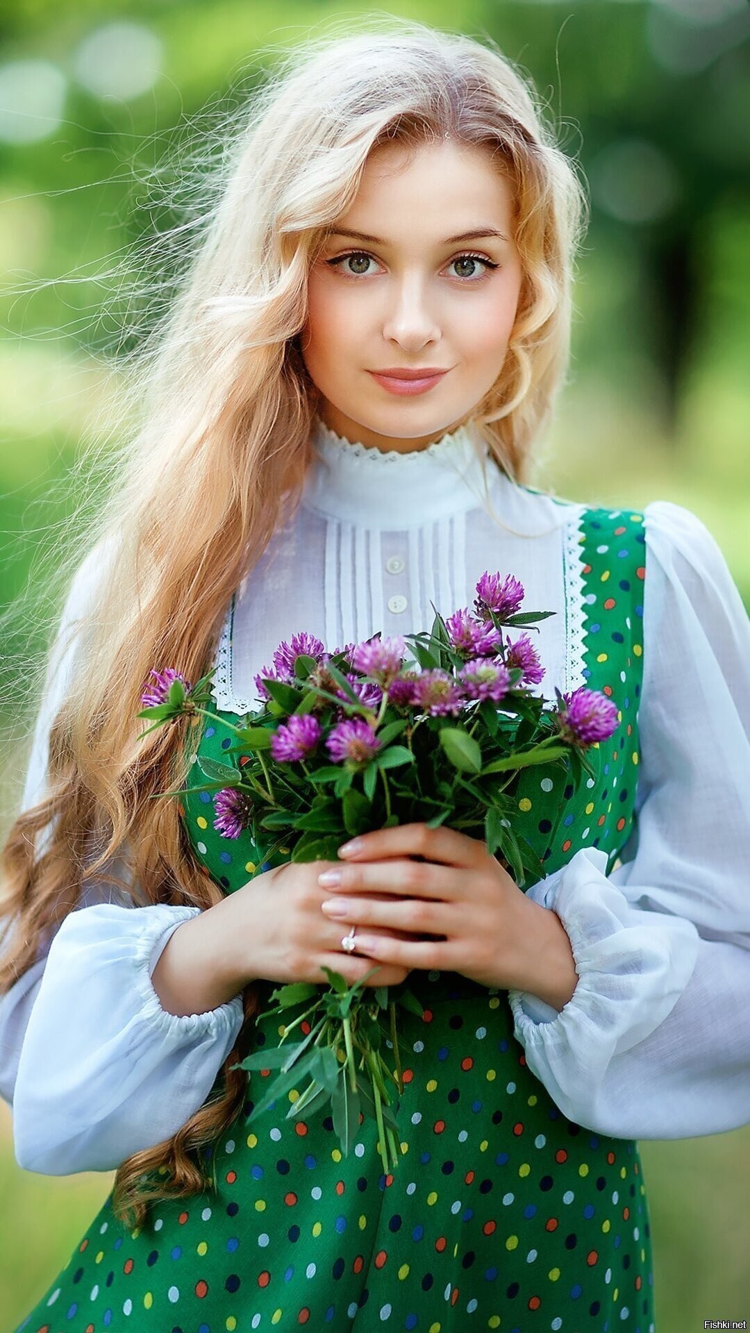 Girls in Slavic costumes in Hailun