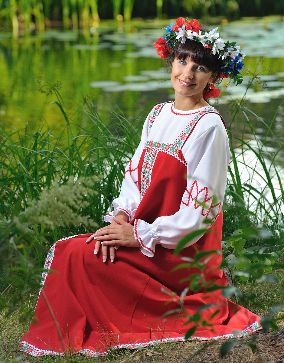 Beautiful girl Girls in Slavic costumes in Hailun