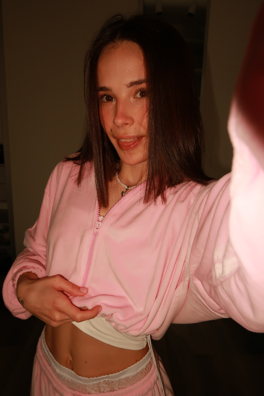 Tina brings the glow — live moments in Hailun